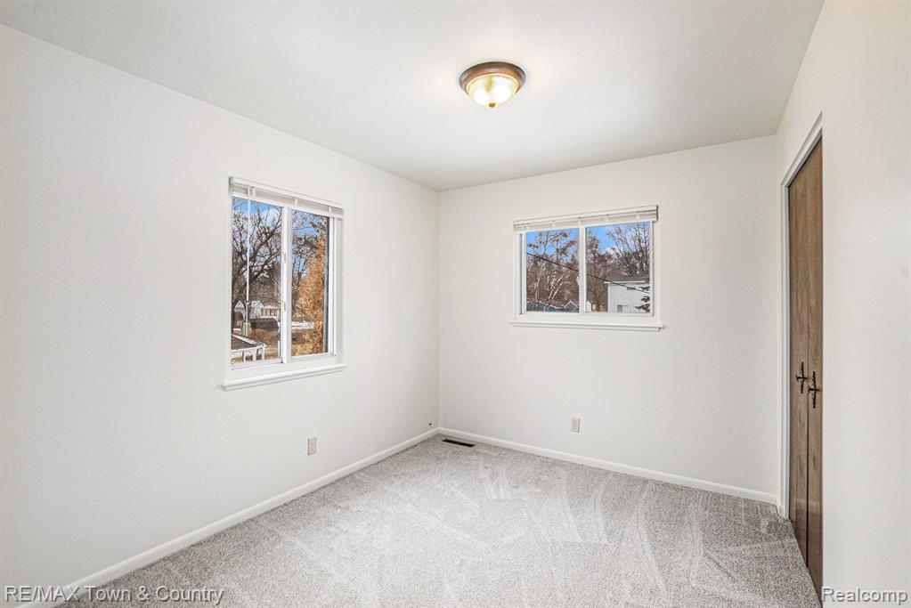 537 SPRING Lane, Flushing, MI 48433 — Photo 13
