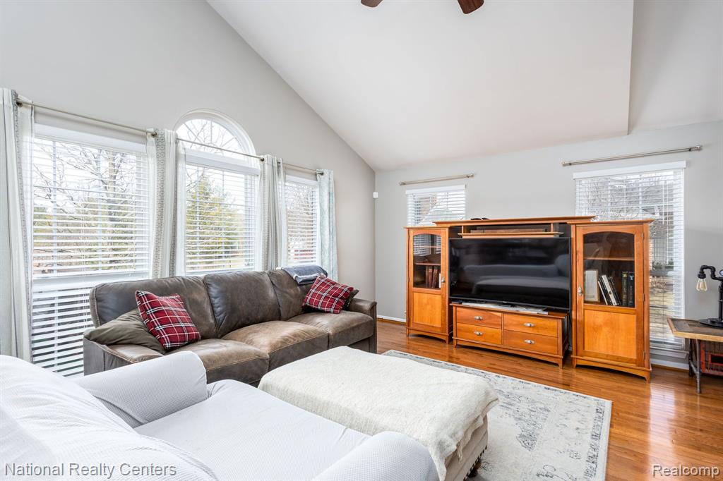 4024 RAVENSFIELD Drive, Canton, MI 48188 — Photo 3