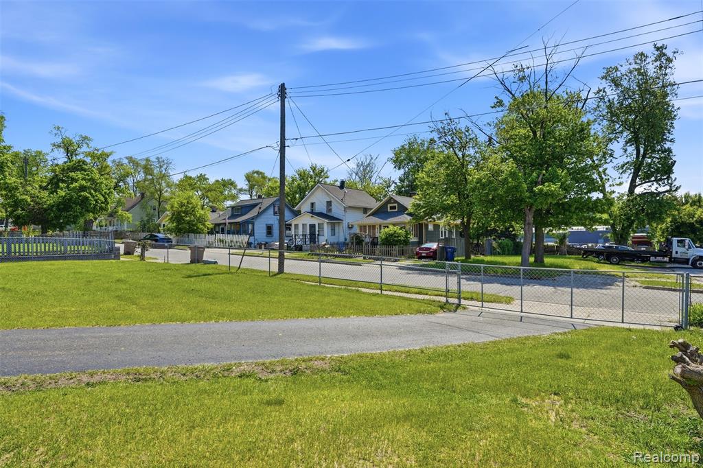 635 Lounsbury Avenue, Pontiac, MI 48340 — Photo 36