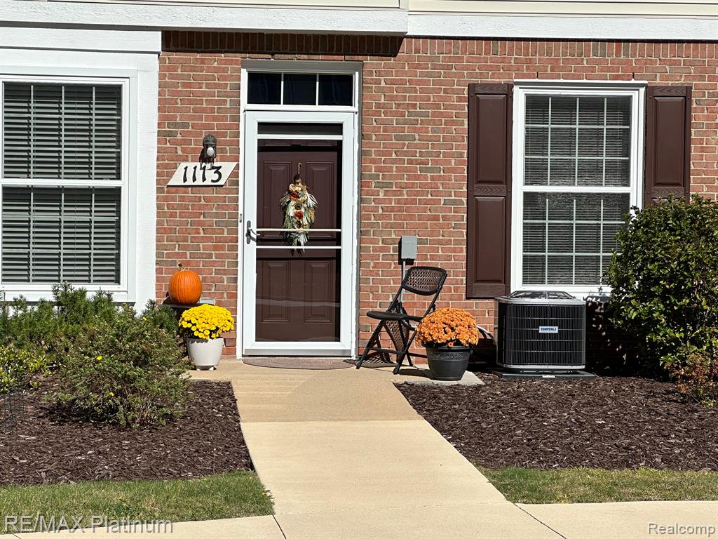 1113 RIAL LAKE Drive, Unit # 40, Howell, MI 48843 — Photo 2