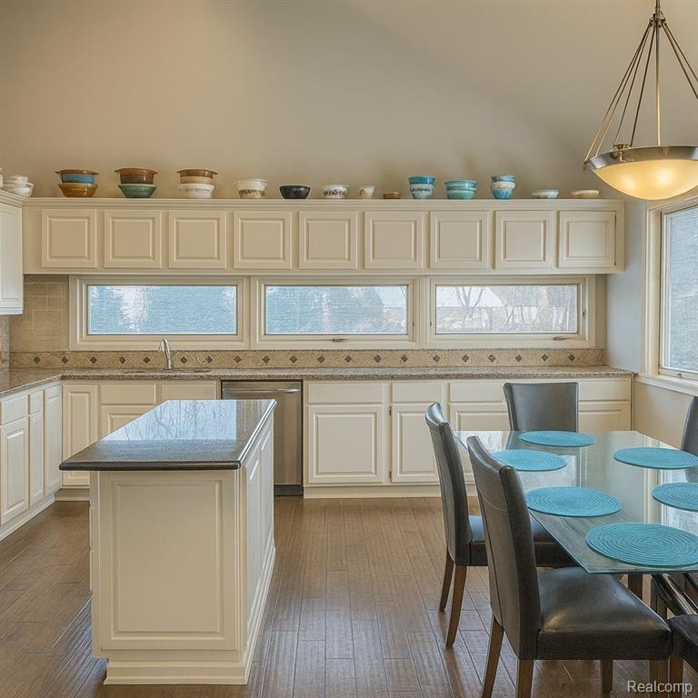 5106 Deer Run Circle, Orchard Lake Village, MI 48323 — Photo 10