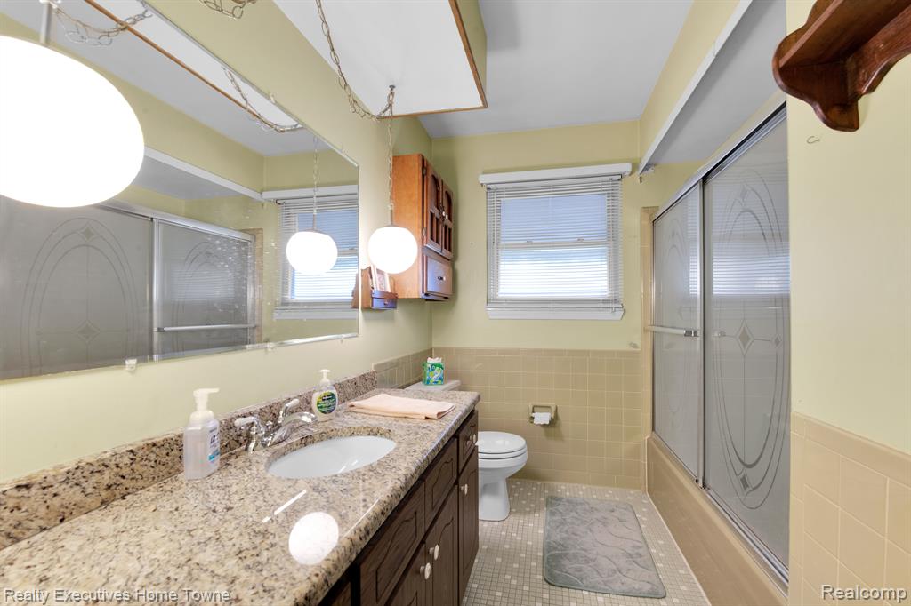 49545 SCHOENHERR Road, Shelby Twp, MI 48315 — Photo 18