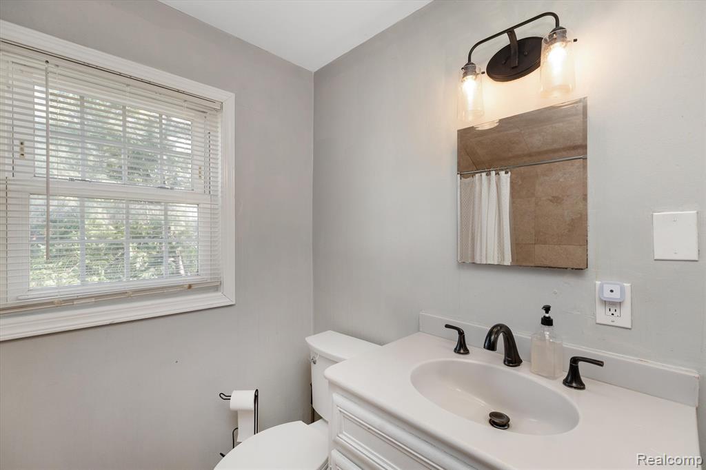 5220 LANNOO Street, Grosse Pointe, MI 48236 — Photo 25