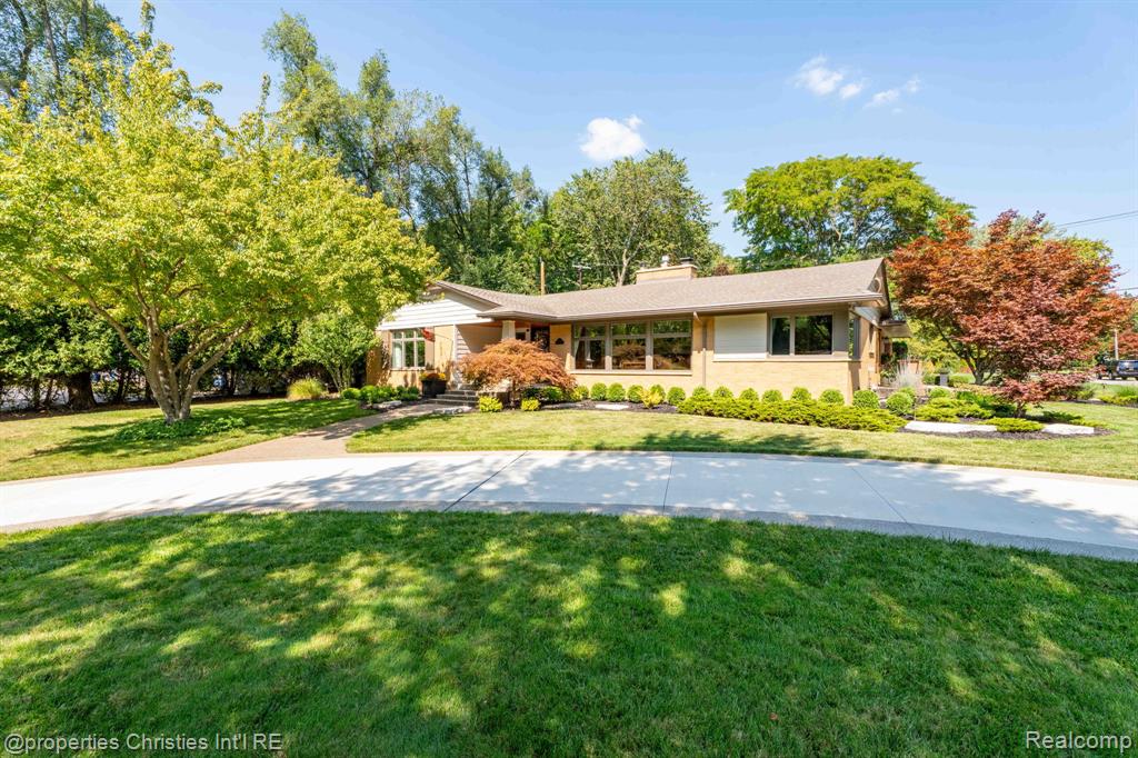 19418 Warwick Street, Beverly Hills, MI 48025 — front exterior