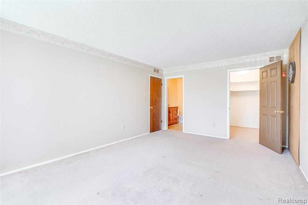 27845 Berrywood Lane, Farmington, MI 48334 — Photo 26