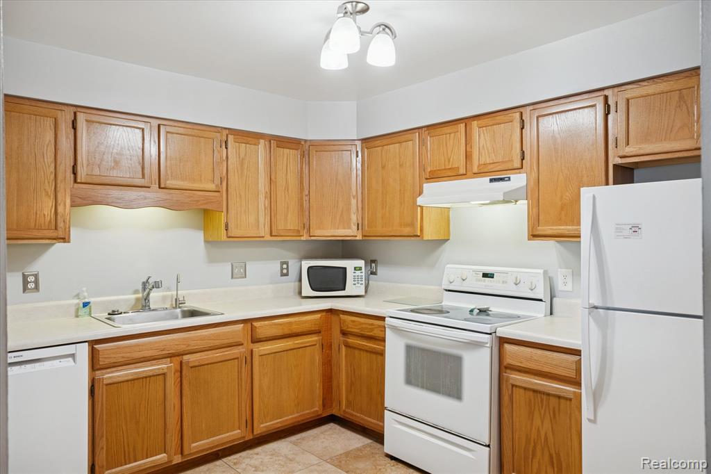 61049 Greenwood Drive, South Lyon, MI 48178 — Photo 16