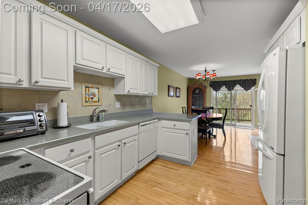 134 Legacy Park Circle, Dearborn Heights, MI 48127 — Photo 10