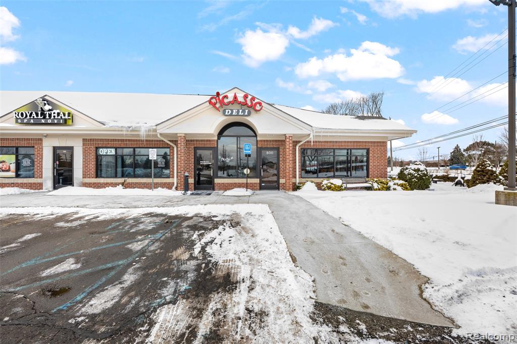 39915 Grand River Avenue, Novi, MI