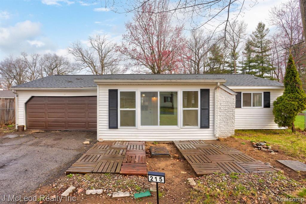 215 ARROWHEAD Drive, Prudenville, MI 48651 — Photo 4