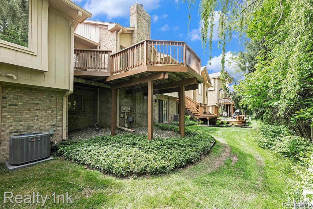 35300 BLUE SPRUCE Drive, Farmington Hills, MI 48335 — Photo 2