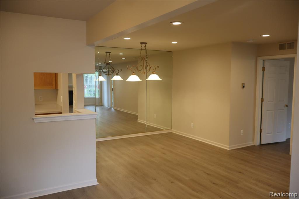 4580 BERKSHIRE Drive, Sterling Heights, MI 48314 — Photo 5