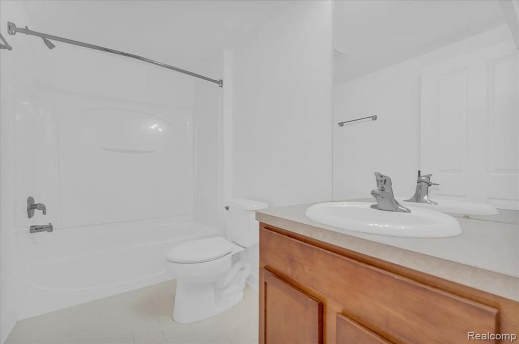 8899 MEADOW Lane, Ypsilanti, MI 48197 — Photo 26