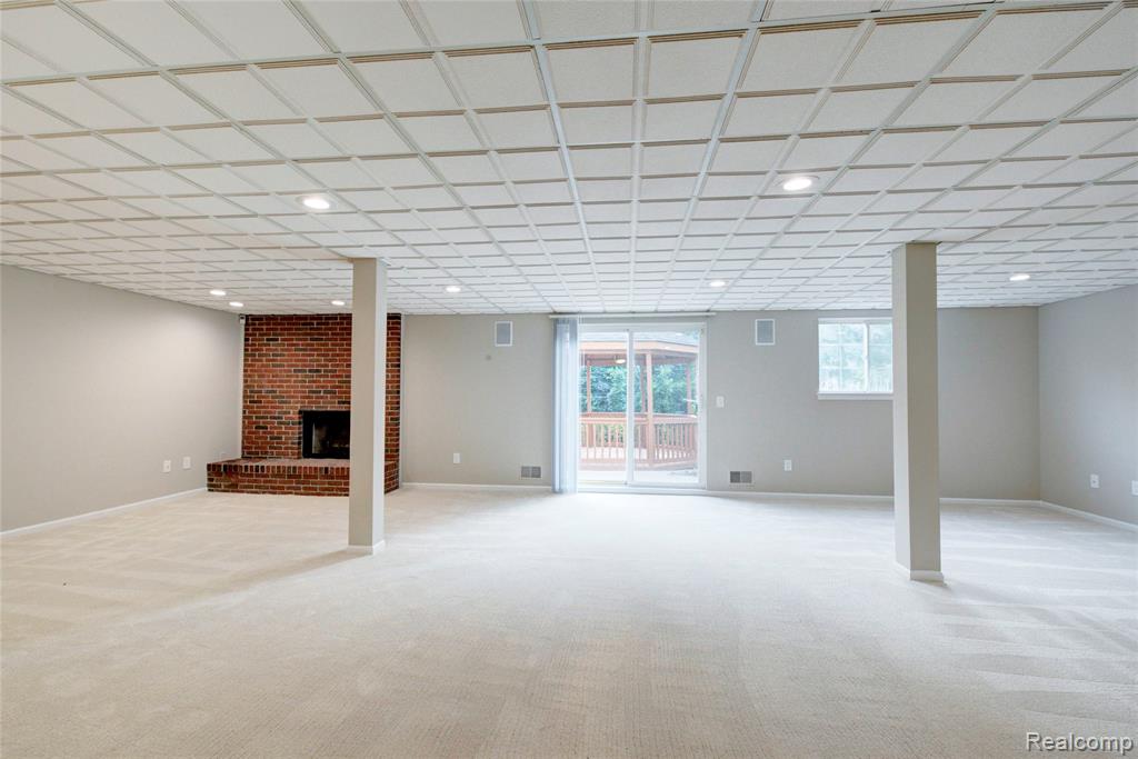 4269 Warrington Drive, Wixom, MI 48393 — Photo 33