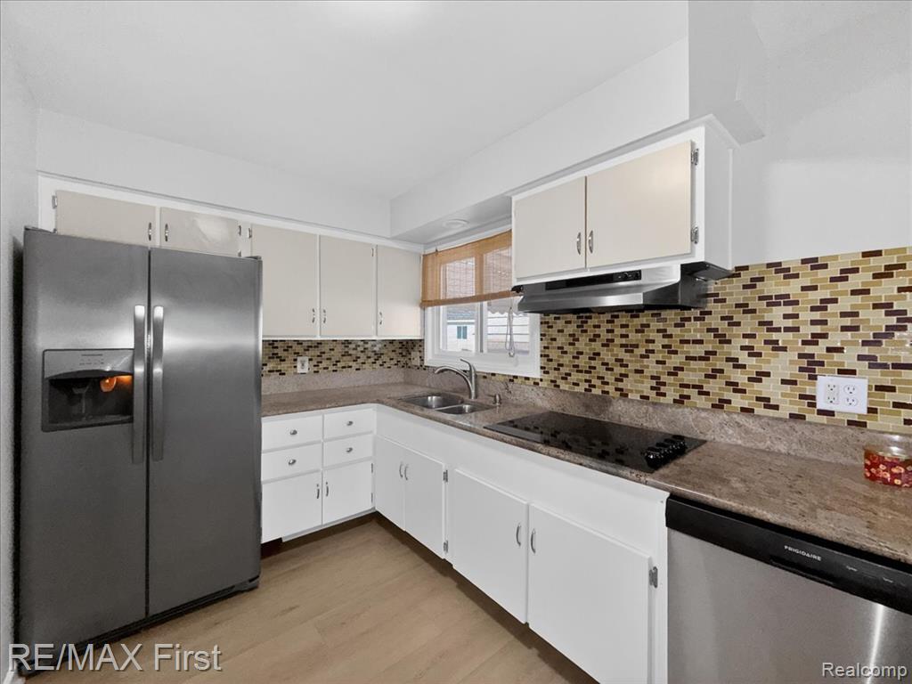 28326 Couzens Avenue, Madison Heights, MI 48071 — Photo 12