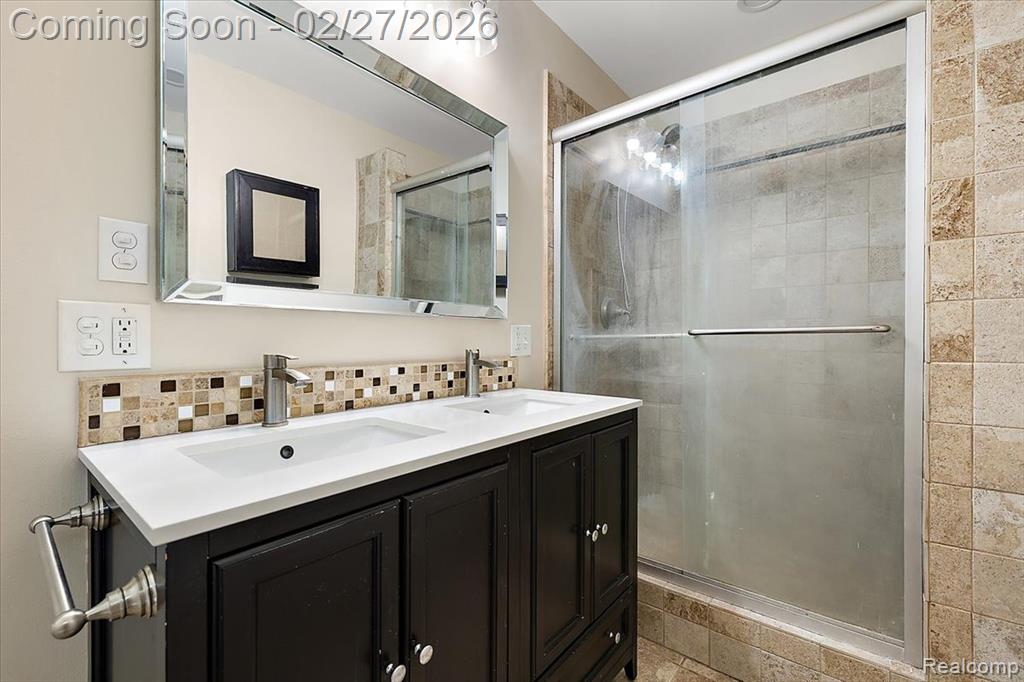 6885 Aeroview Street, West Bloomfield, MI 48324 — Photo 23