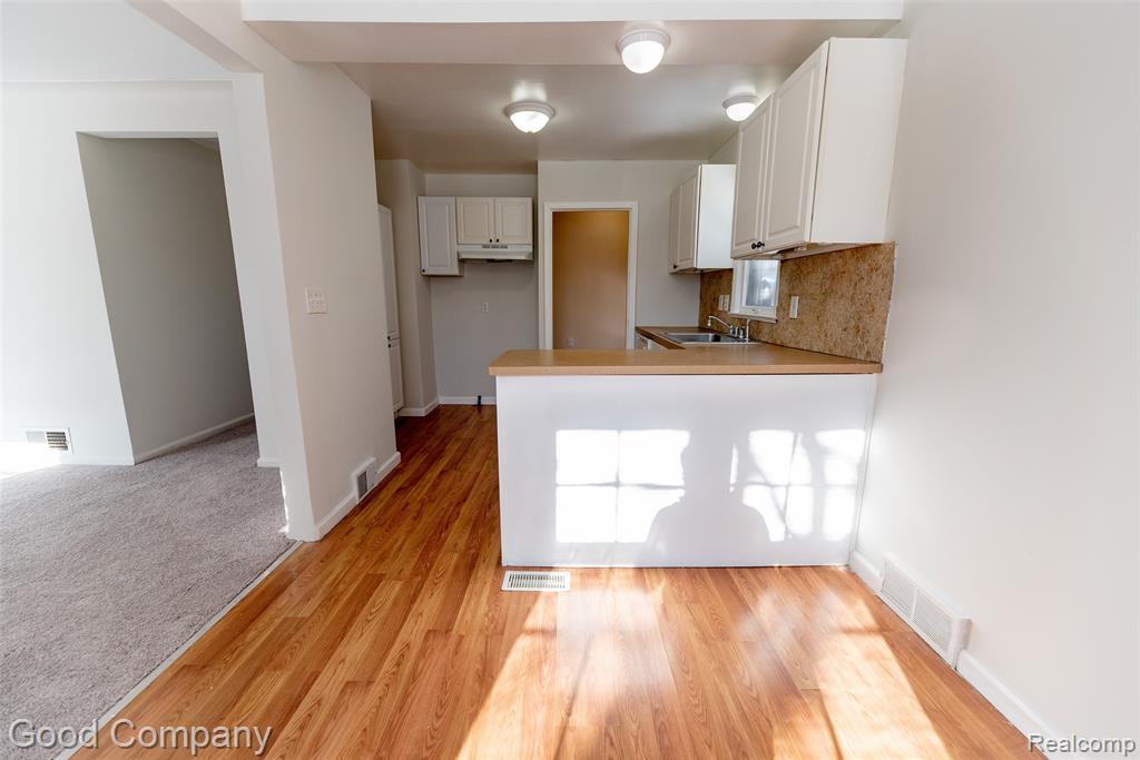 18953 Woodcrest Street, Harper Woods, MI 48225 — Photo 20