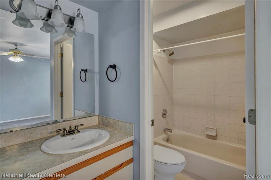 5026 AMHURST, Waterford, MI 48327 — Photo 12