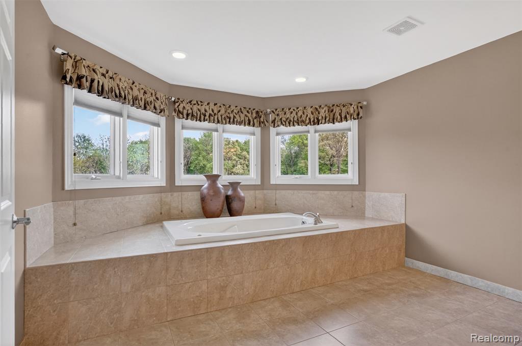 2747 Pebble Beach Drive, Oakland, MI — Photo 28