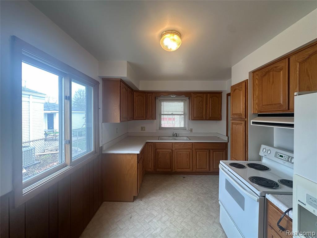 7555 Trafalgar Street, Taylor, MI 48180 — Photo 2