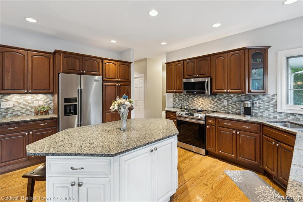 5205 RIDGEVIEW Court, Midland, MI 48642 — Photo 20