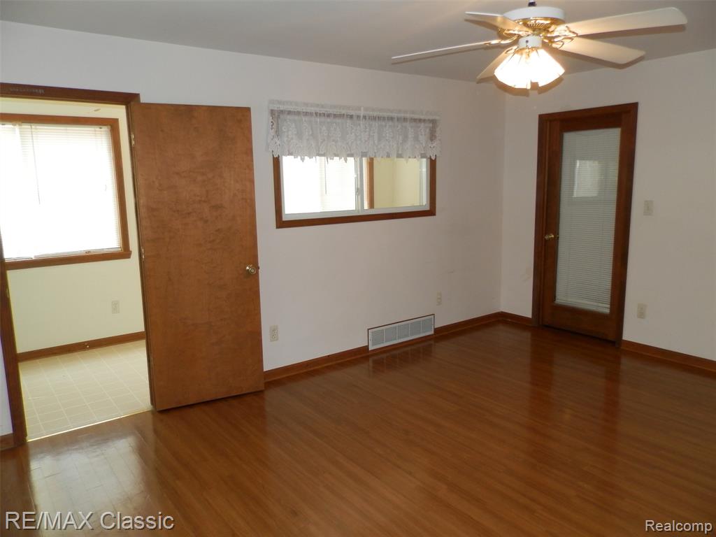 7736 Berwick Drive, Westland, MI — Photo 21