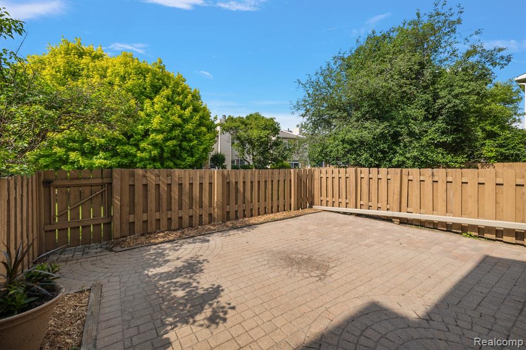 5078 BUCKINGHAM, Troy, MI 48098 — Photo 3