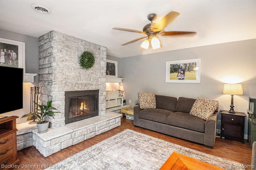 55755 PONTIAC TRAIL Court, New Hudson, MI 48165 — Photo 10