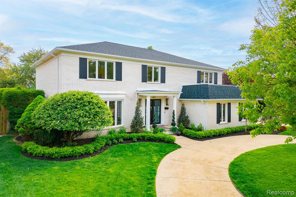 655 CANTERBURY Road, Grosse Pointe Woods, MI 48236 — Photo 2