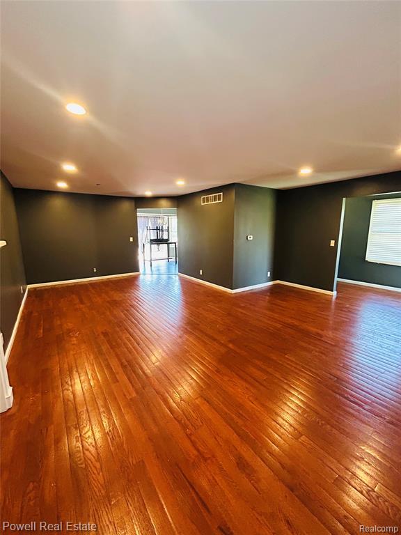 2335 Pebble Creek Drive N, Flushing, MI 48433 — Photo 16