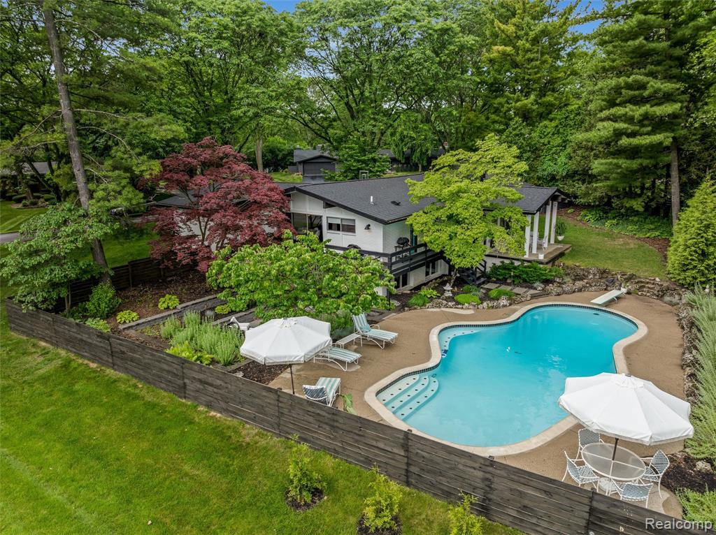 6895 Cedarbrook Drive, Bloomfield Hills, MI 48301 — Photo 39
