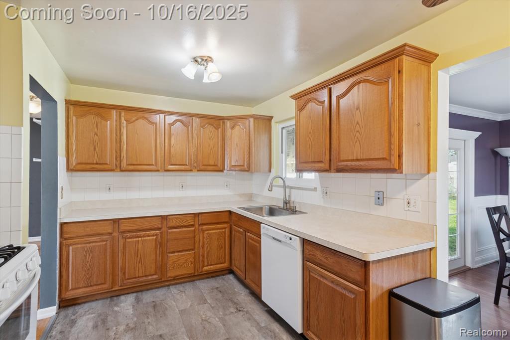 6439 Huntleigh Street, Garden City, MI — Photo 14