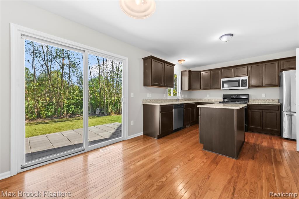 6023 Treetops Drive, Romulus, MI 48174 — Photo 8