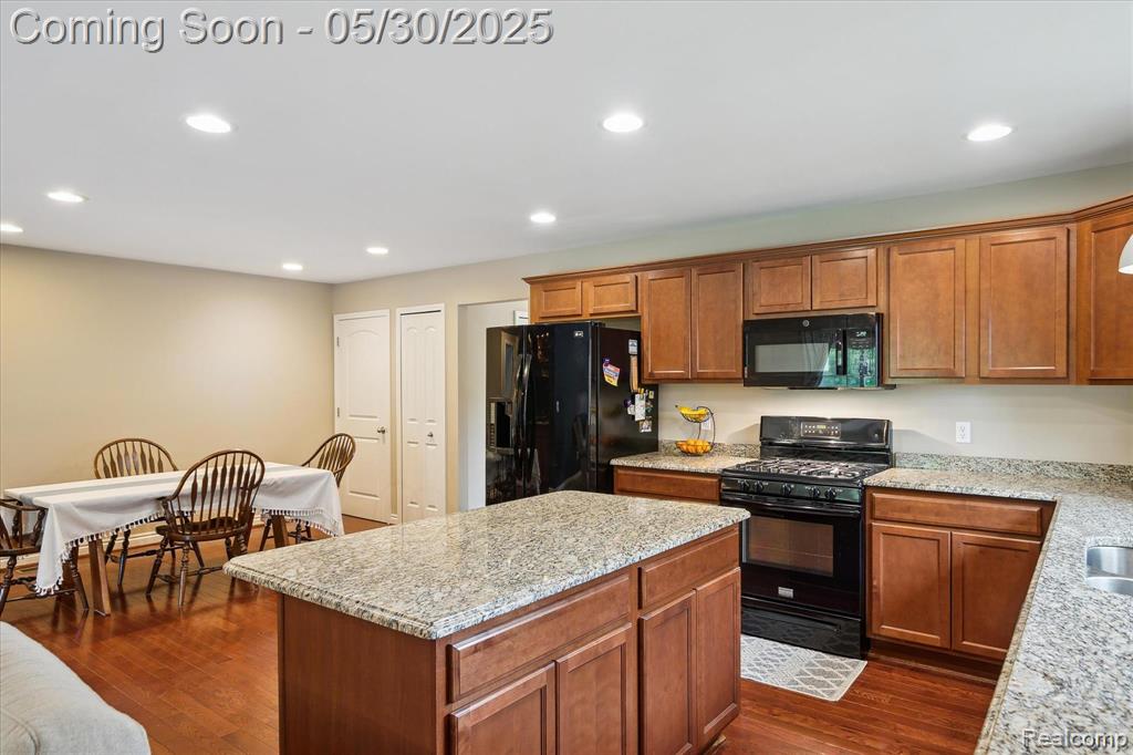 9267 Richfield, Livonia, MI 48150 — Photo 10