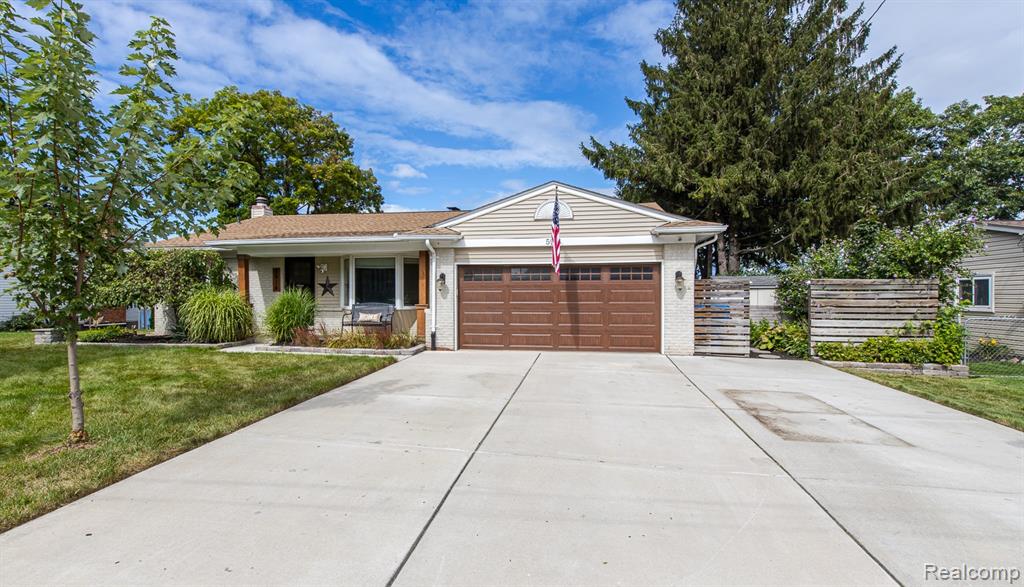 5914 Pleasant Drive, Waterford, MI 48329 — front exterior