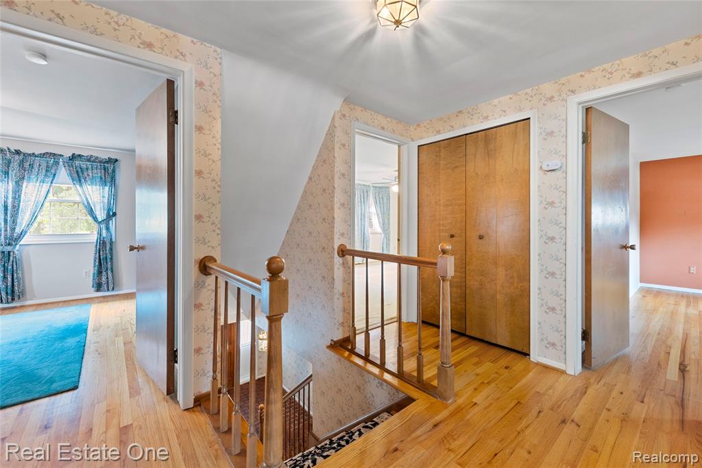 25574 Wilson Drive, Dearborn Heights, MI 48127 — Photo 35