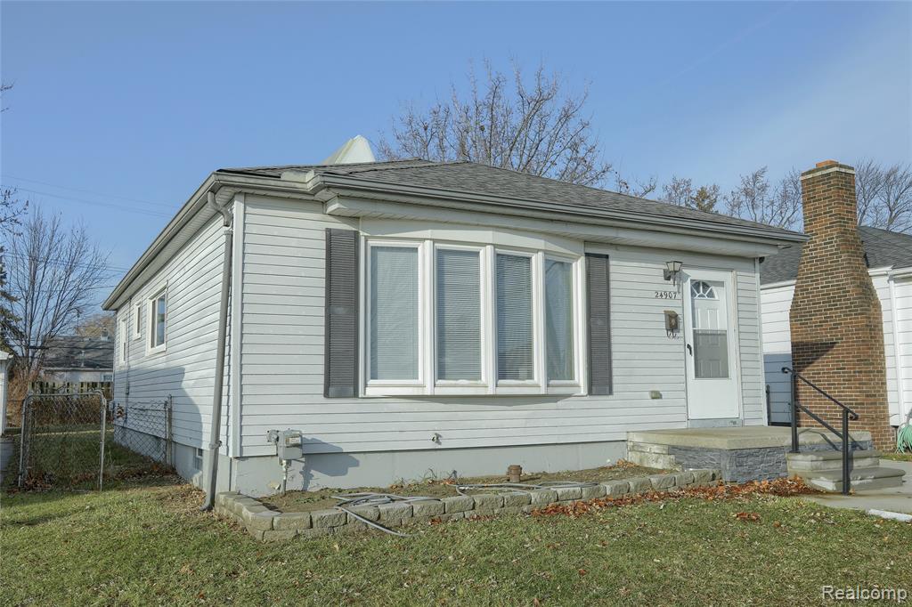24907 Brittany Avenue, Eastpointe, MI 48021 — Photo 2
