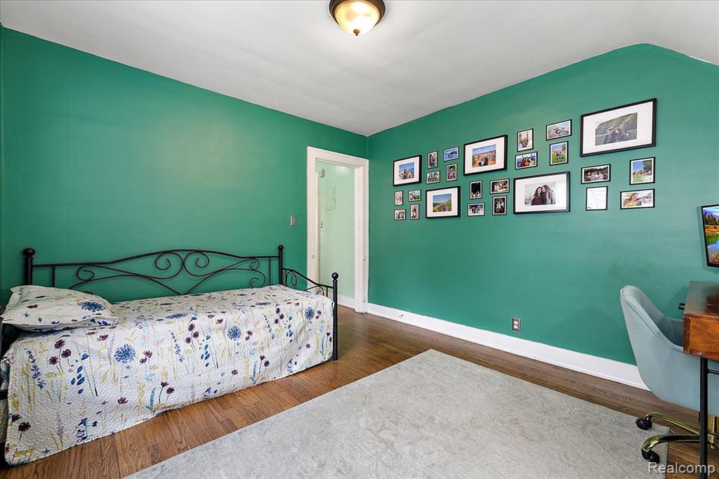 854 PINECREST Drive, Ferndale, MI 48220 — Photo 17