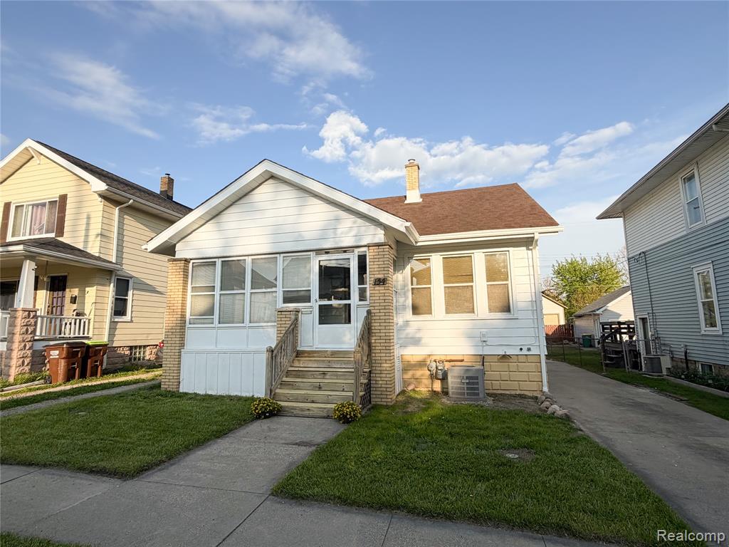 134 Michigan Avenue, Monroe, MI 48162 — front exterior