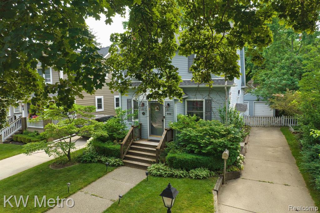 806 LOCKWOOD Road, Royal Oak, MI 48067 — Photo 2