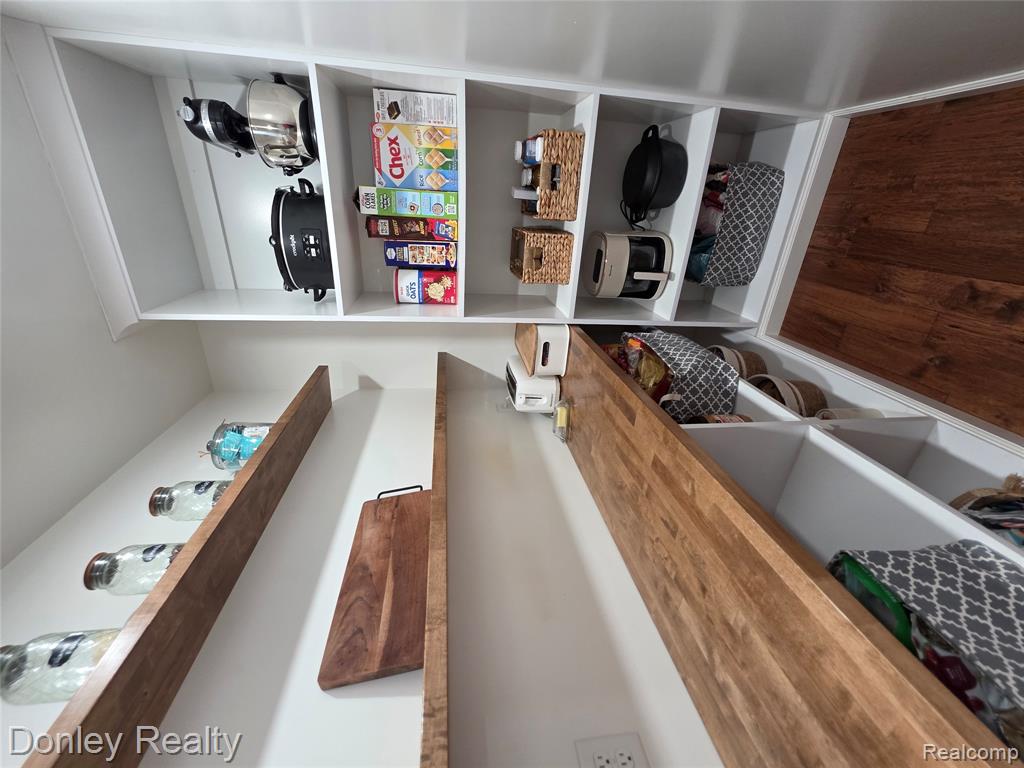 10376 Valley Drive, Goodrich Vlg, MI — Photo 6