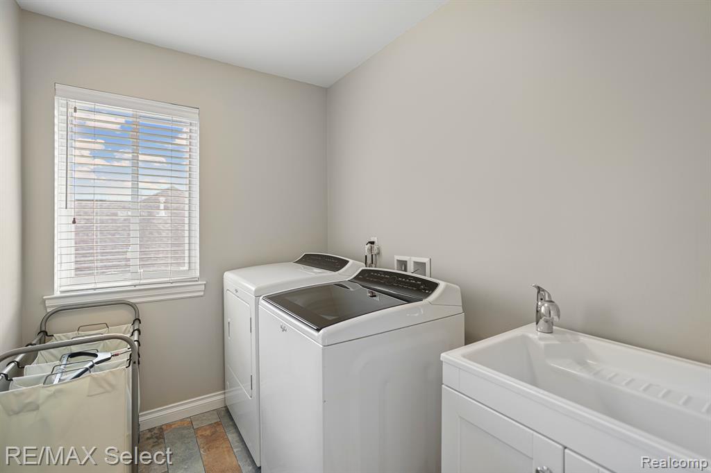 9212 HIDDEN OAKS Drive, Grand Blanc, MI 48439 — Photo 21