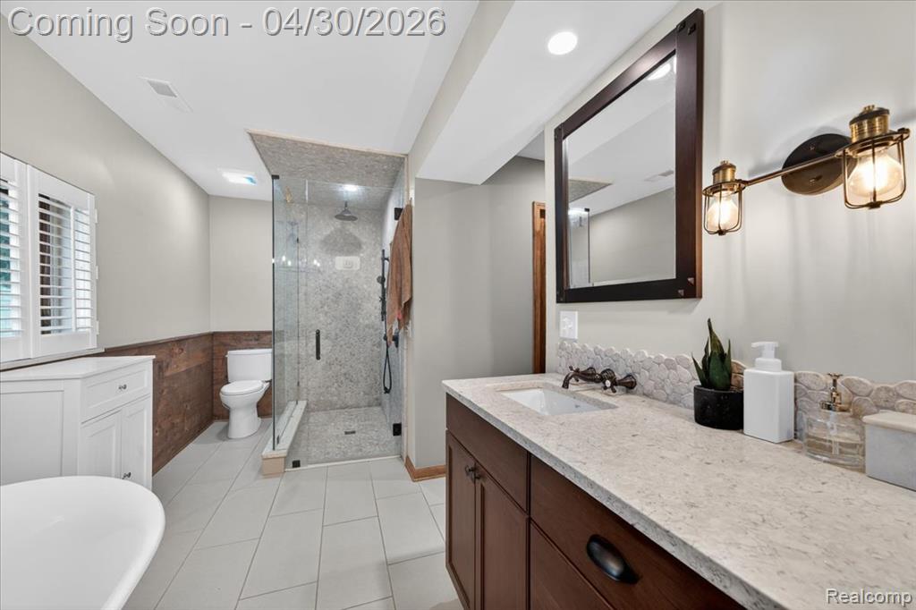 3945 N Vanstone Drive, Commerce Twp, MI 48382 — Photo 21