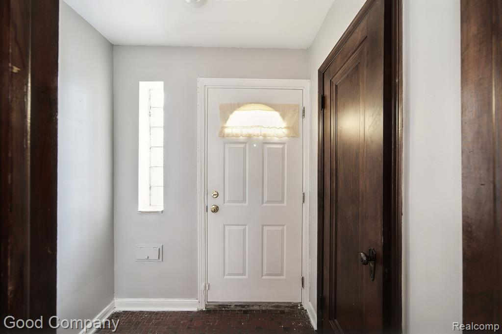9101 HARTWELL Street, Detroit, MI 48228 — Photo 2