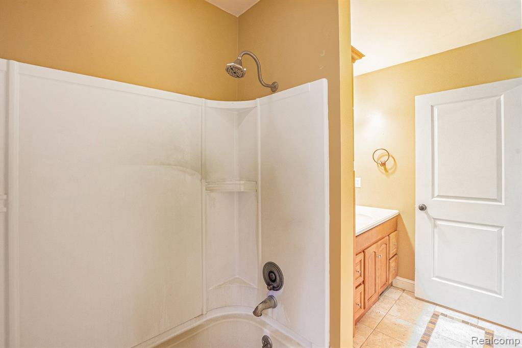 1296 LAKEVIEW Drive, Tipton, MI 49287 — Photo 15