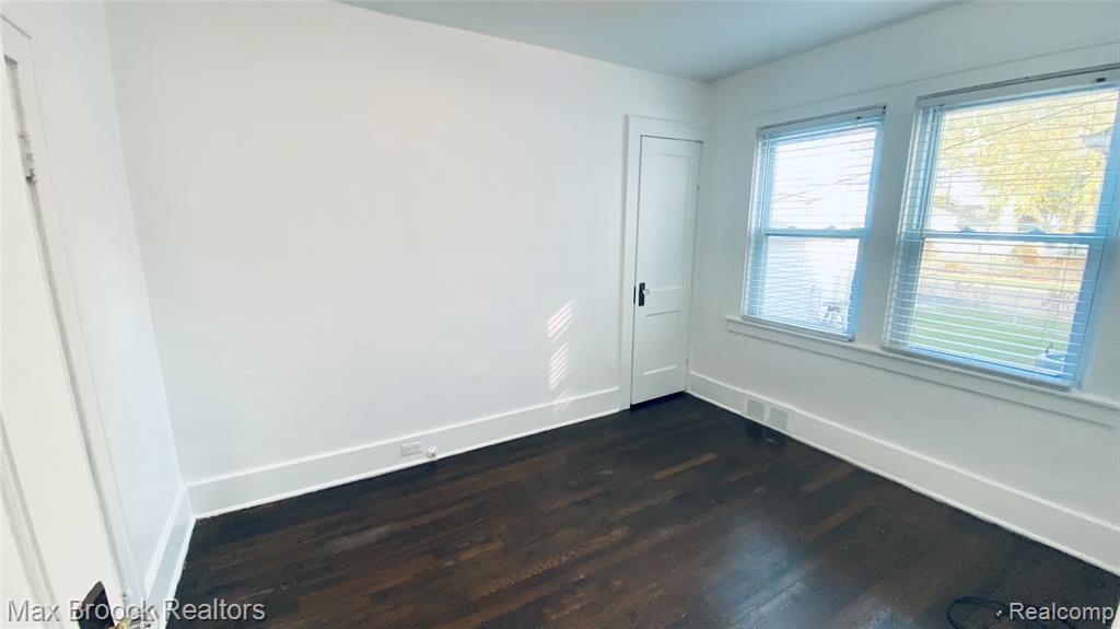 465 E OAKRIDGE #1 Street, Ferndale, MI 48220 — Photo 14