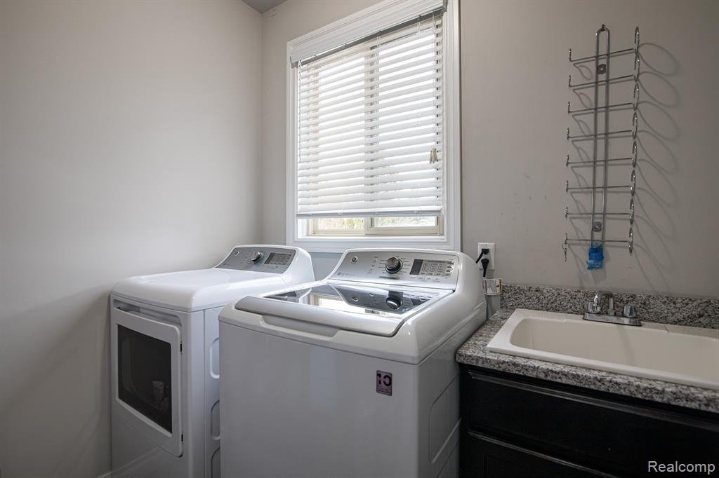 832 W BAY SHORE Drive, Oxford, MI 48371 — Photo 17