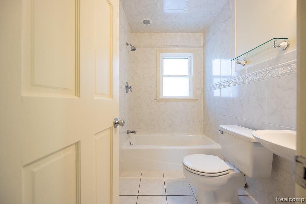 620 CATALPA Drive, Royal Oak, MI 48067 — Photo 7