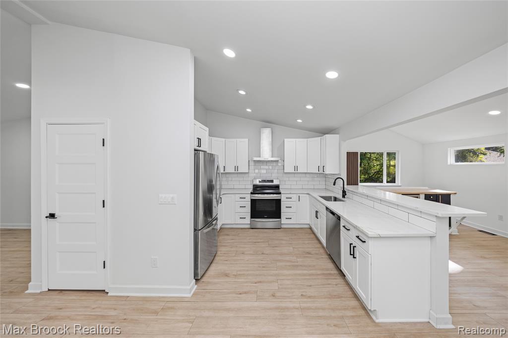 4241 S Shore Street, Waterford, MI 48328 — Photo 14