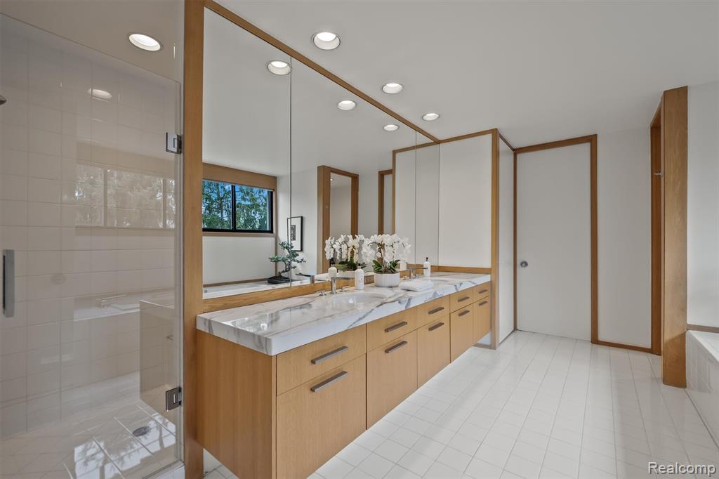 63 Barden Court, Bloomfield Hills, MI 48304 — Photo 24