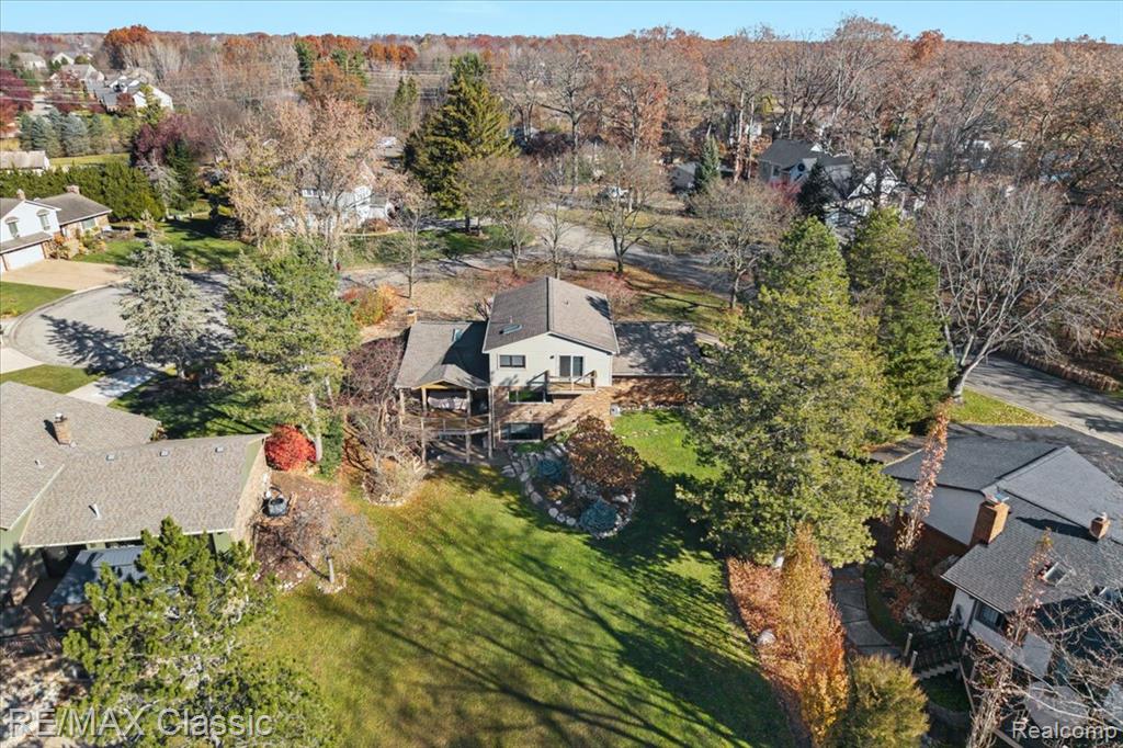 5067 Oakwood Court, Commerce Twp, MI 48382 — Photo 4